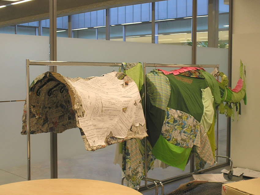 medewerkers van Bel&Bo maken de Draak van Deerlijk