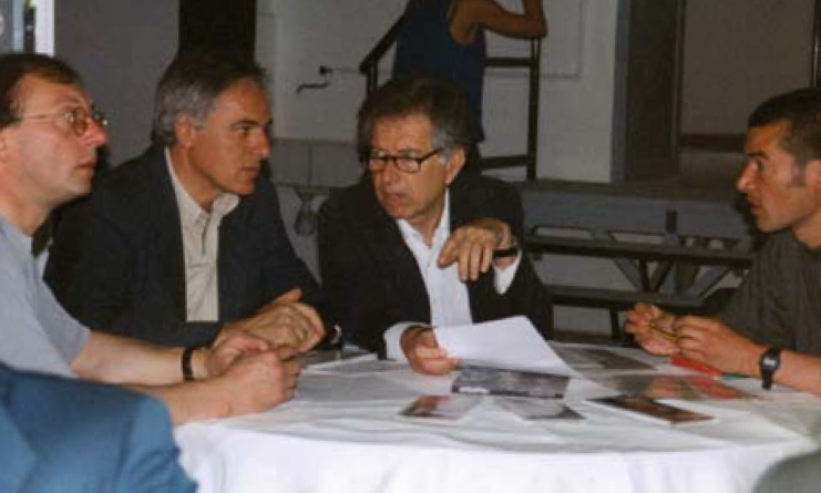 MIchel  Espeel en Honoré d'O debatteren bij de opening van Cittadelarte Biela 